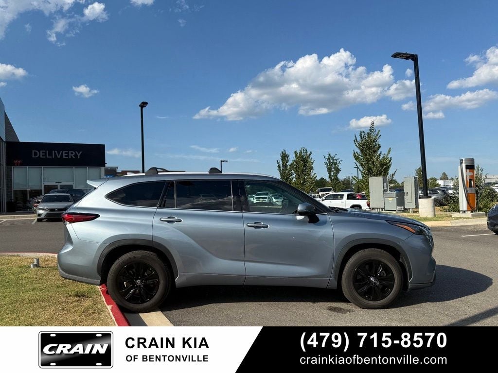 2022 Toyota Highlander XLE - CLEAN CARFAX / SUNROOF