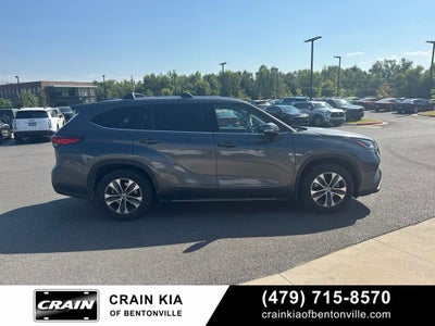 2021 Toyota Highlander XLE - SUNROOF