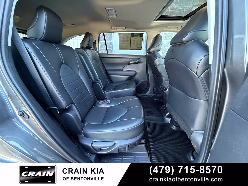 2021 Toyota Highlander XLE - SUNROOF