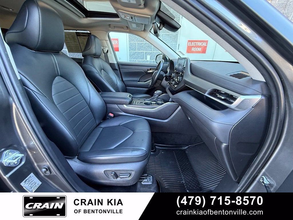 2021 Toyota Highlander XLE - SUNROOF