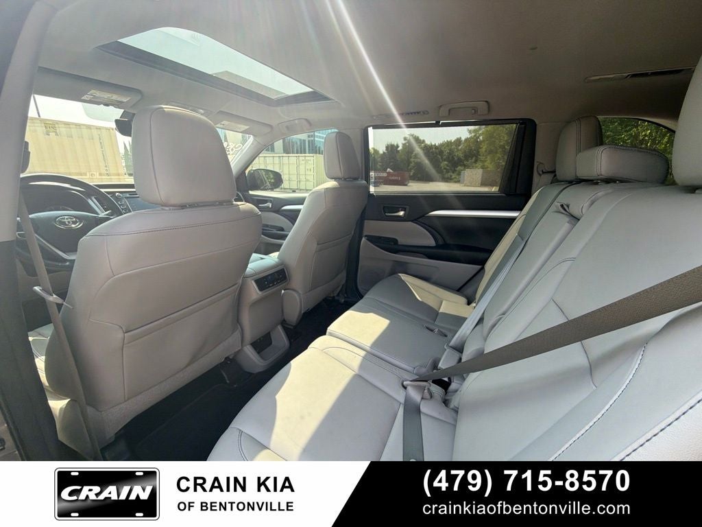 2017 Toyota Highlander XLE - AWD / SUNROOF / CLEAN CARFAX / 1 OWNER