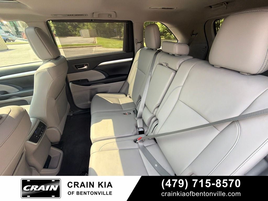 2017 Toyota Highlander XLE - AWD / SUNROOF / CLEAN CARFAX / 1 OWNER