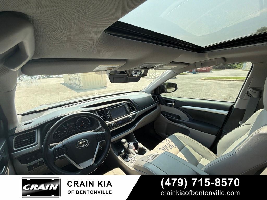 2017 Toyota Highlander XLE - AWD / SUNROOF / CLEAN CARFAX / 1 OWNER