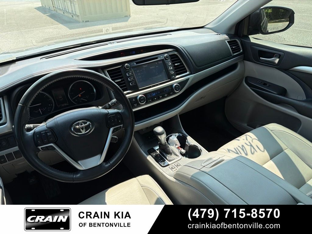 2017 Toyota Highlander XLE - AWD / SUNROOF / CLEAN CARFAX / 1 OWNER