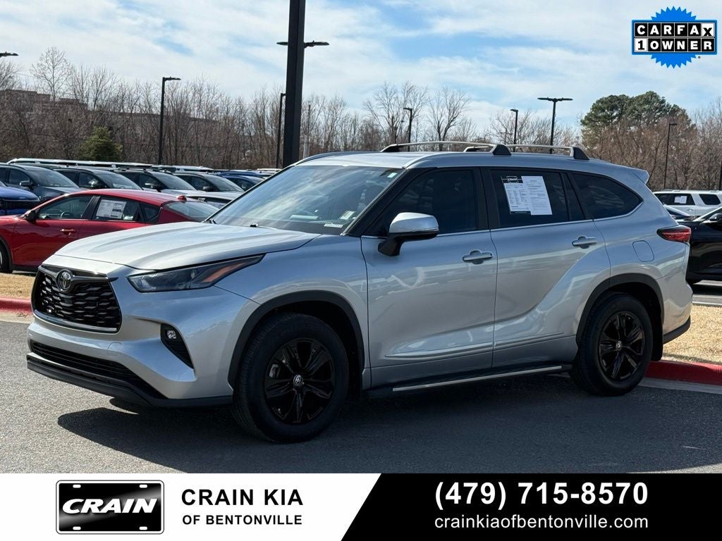 2023 Toyota Highlander XLE - SUNROOF / CARFAX ONE OWNER