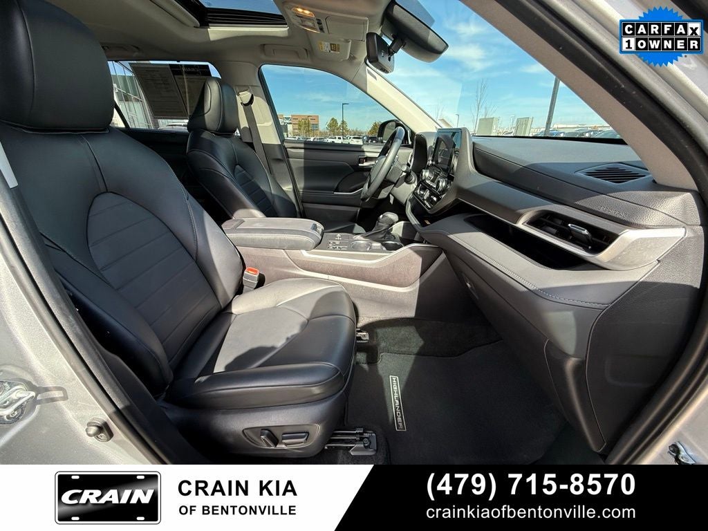 2023 Toyota Highlander XLE - SUNROOF / CARFAX ONE OWNER