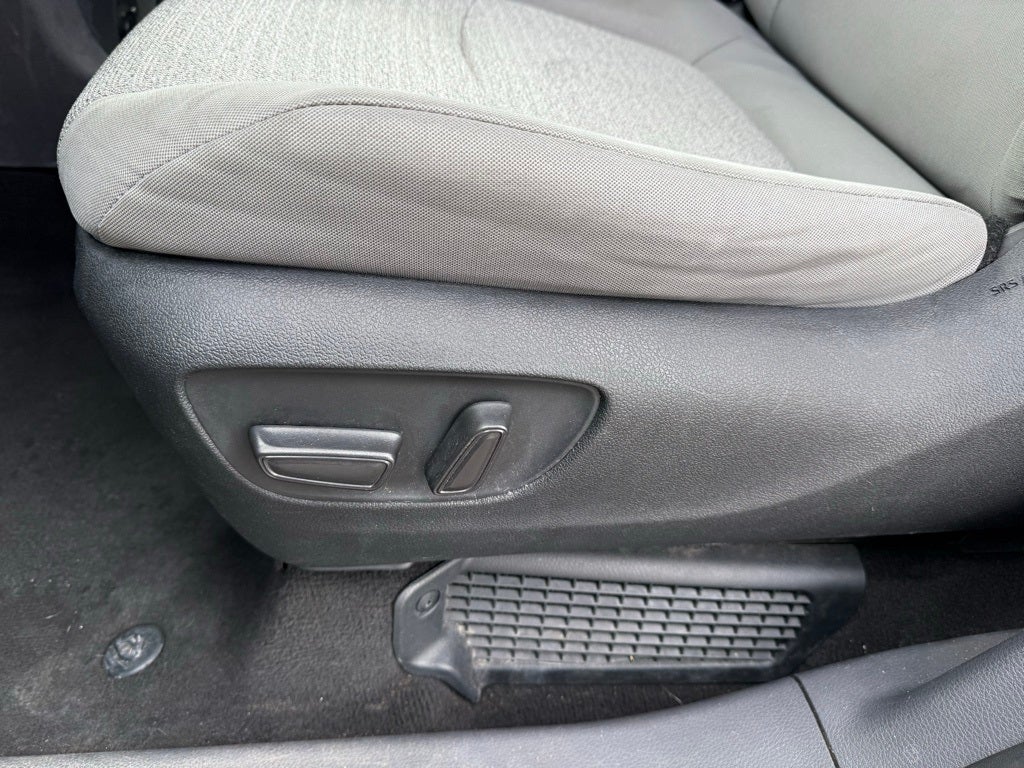 2022 Toyota Sienna LE 8 Passenger - CLEAN CARFAX