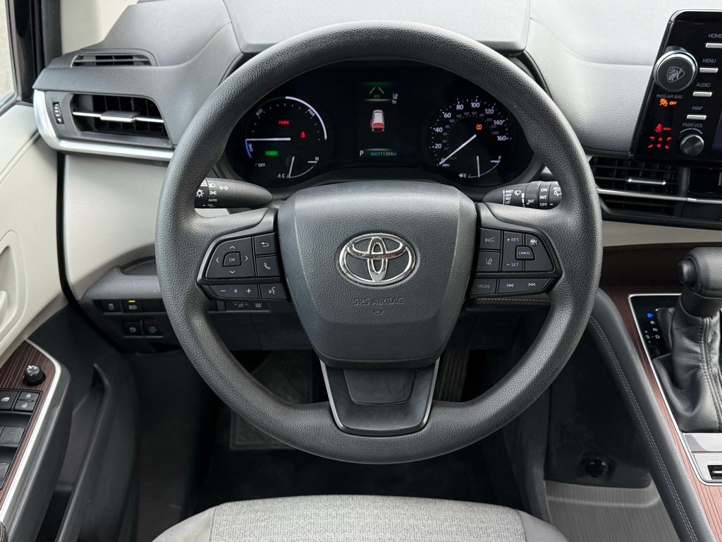 2022 Toyota Sienna LE 8 Passenger - CLEAN CARFAX