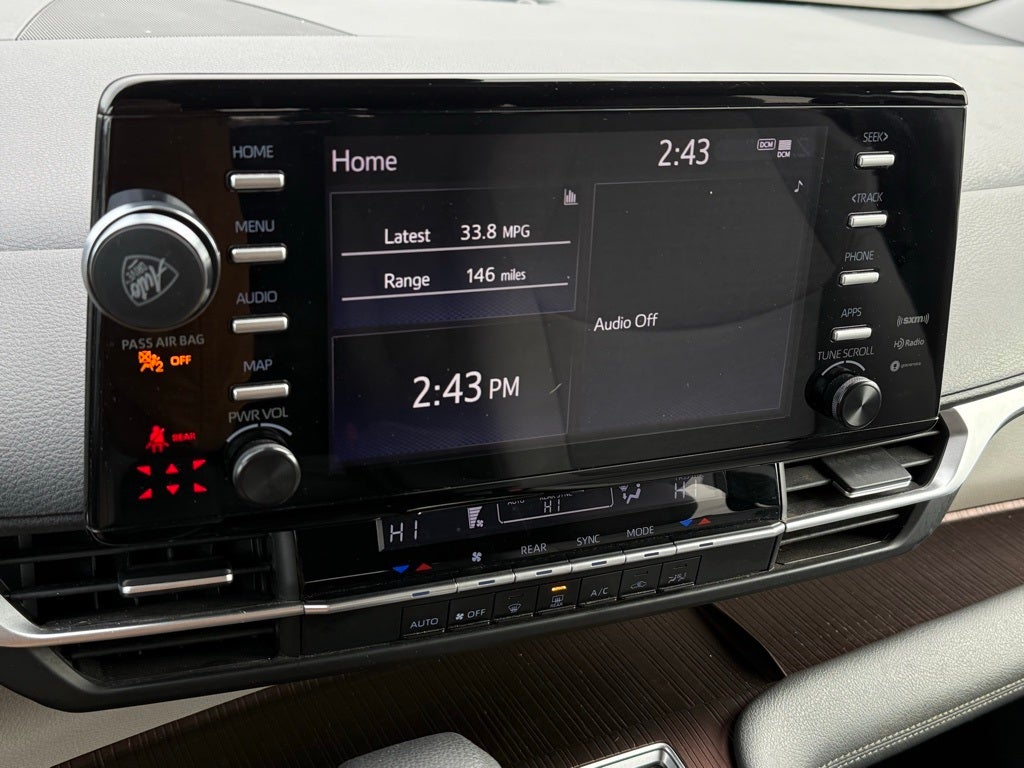 2022 Toyota Sienna LE 8 Passenger - CLEAN CARFAX