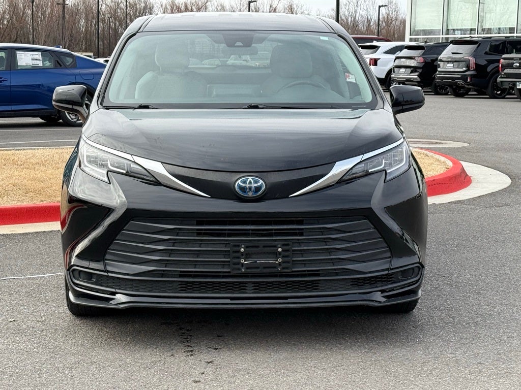 2022 Toyota Sienna LE 8 Passenger - CLEAN CARFAX