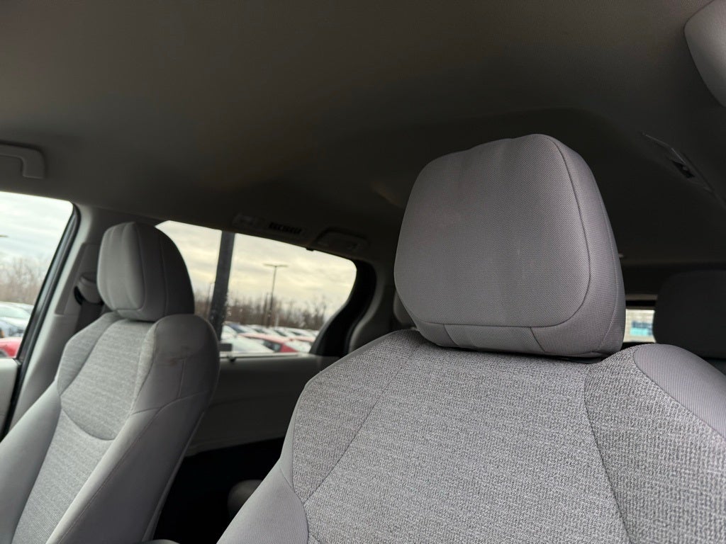 2022 Toyota Sienna LE 8 Passenger - CLEAN CARFAX