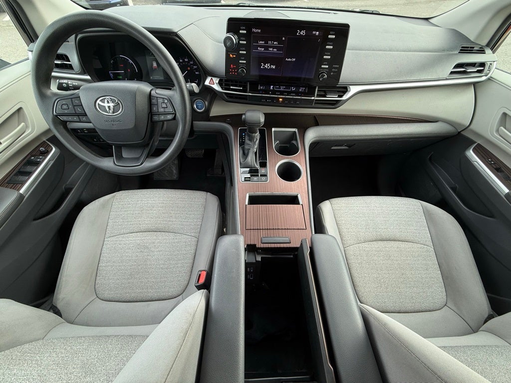 2022 Toyota Sienna LE 8 Passenger - CLEAN CARFAX