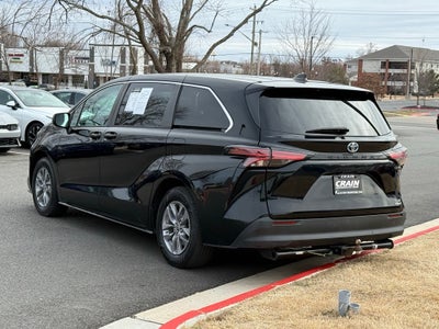 2022 Toyota Sienna LE 8 Passenger - CLEAN CARFAX