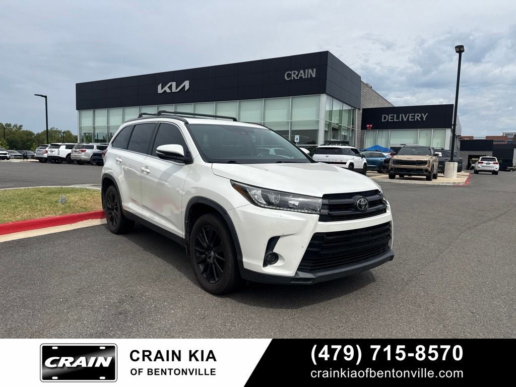 2019 Toyota Highlander SE - SUNROOF / CAPTAIN'S CHAIRS