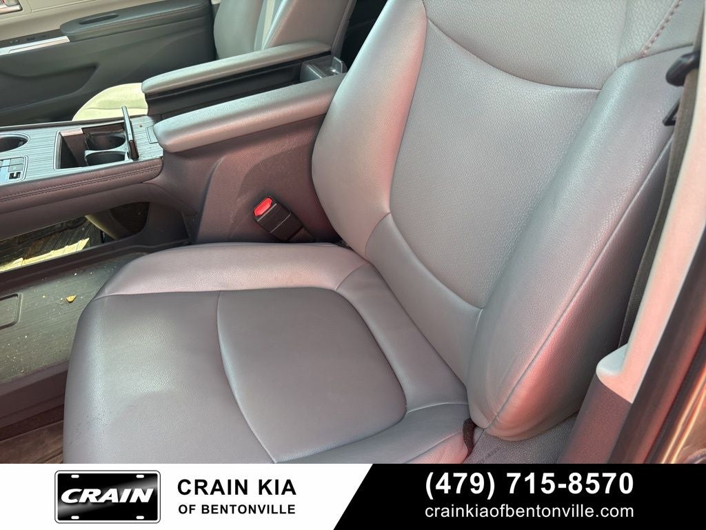 2021 Toyota Sienna XLE 8 Passenger / CLEAN CARFAX