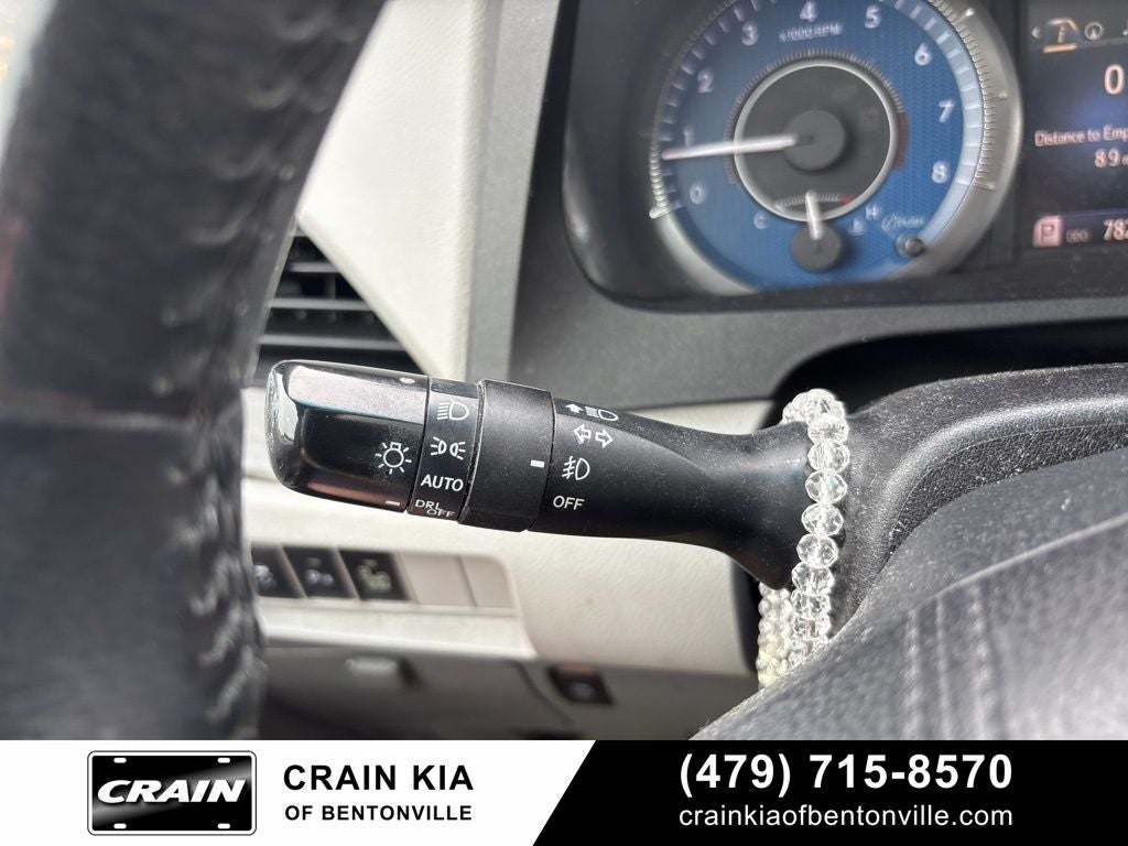 2017 Toyota Sienna XLE - SUNROOF / CLEAN CARFAX / LOW MILES!