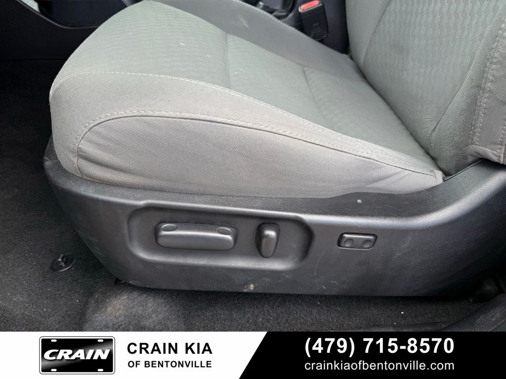 2021 Toyota Tacoma SR5 V6 - 4WD / CLEAN CARFAX