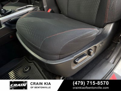 2021 Toyota Tacoma SR5 V6 - 4WD / CLEAN CARFAX / LIFTED!