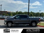 2018 Toyota Tundra SR5 - 4WD / CLEAN CARFAX HISTORY