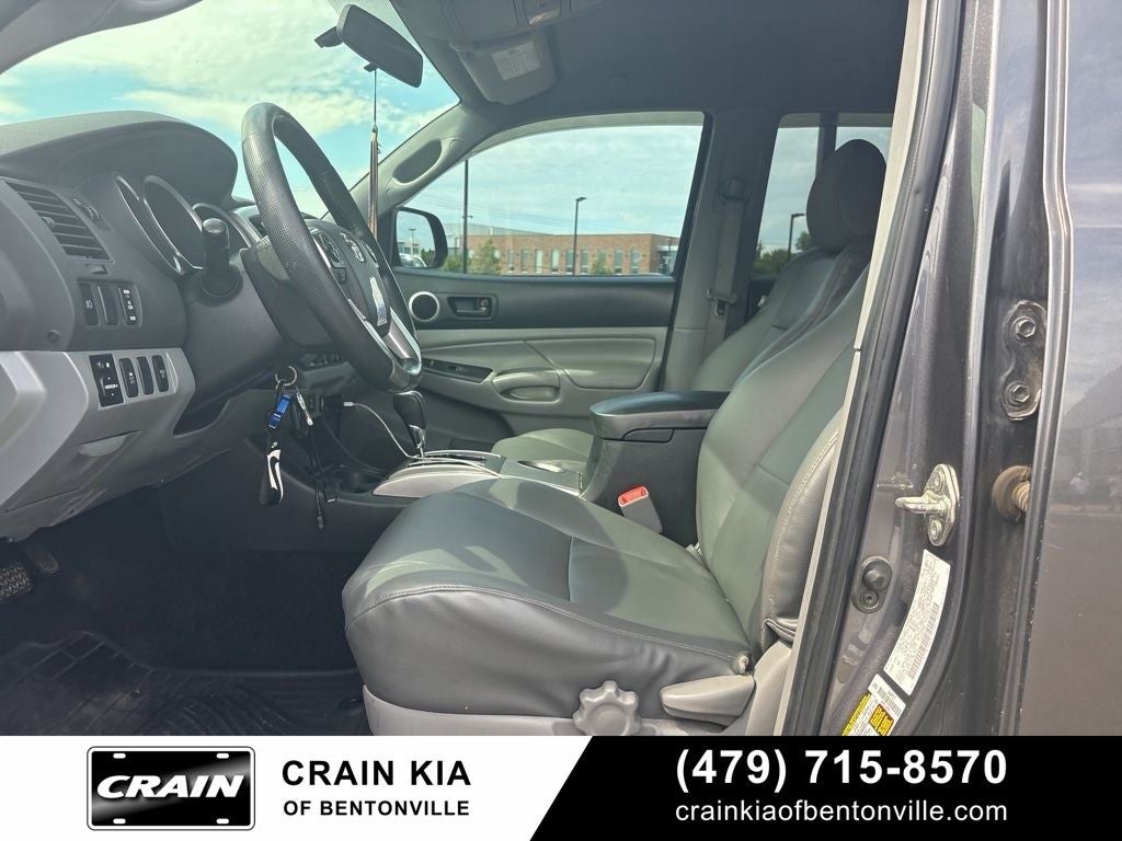 2014 Toyota Tacoma Base V6 - 4WD / CLEAN CARFAX HISTORY