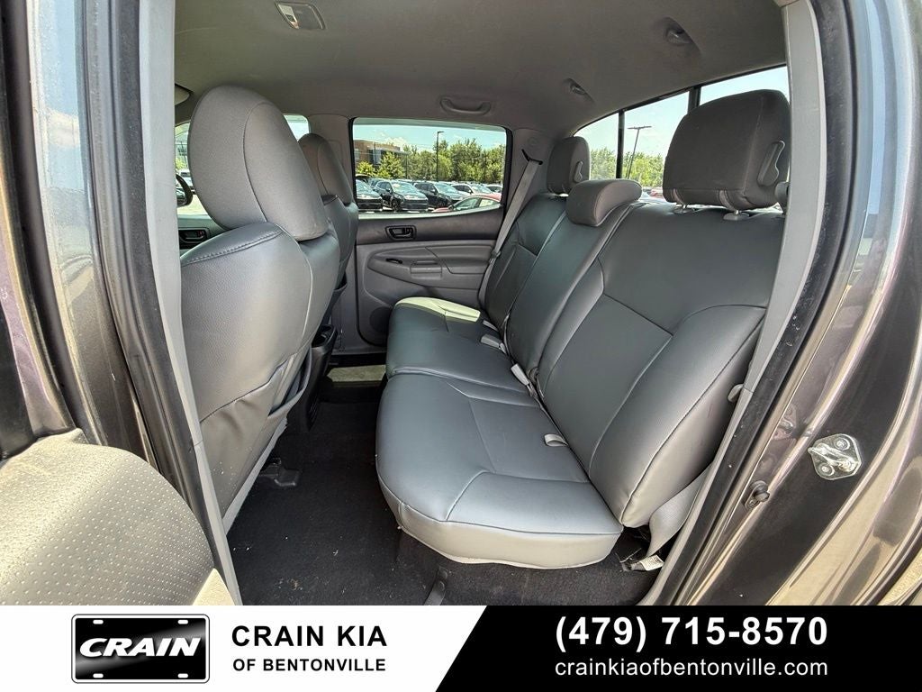 2014 Toyota Tacoma Base V6 - 4WD / CLEAN CARFAX HISTORY