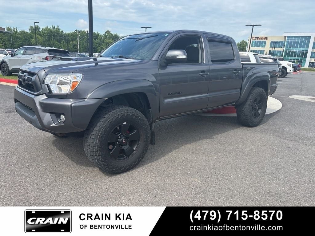 2014 Toyota Tacoma Base V6 - 4WD / CLEAN CARFAX HISTORY