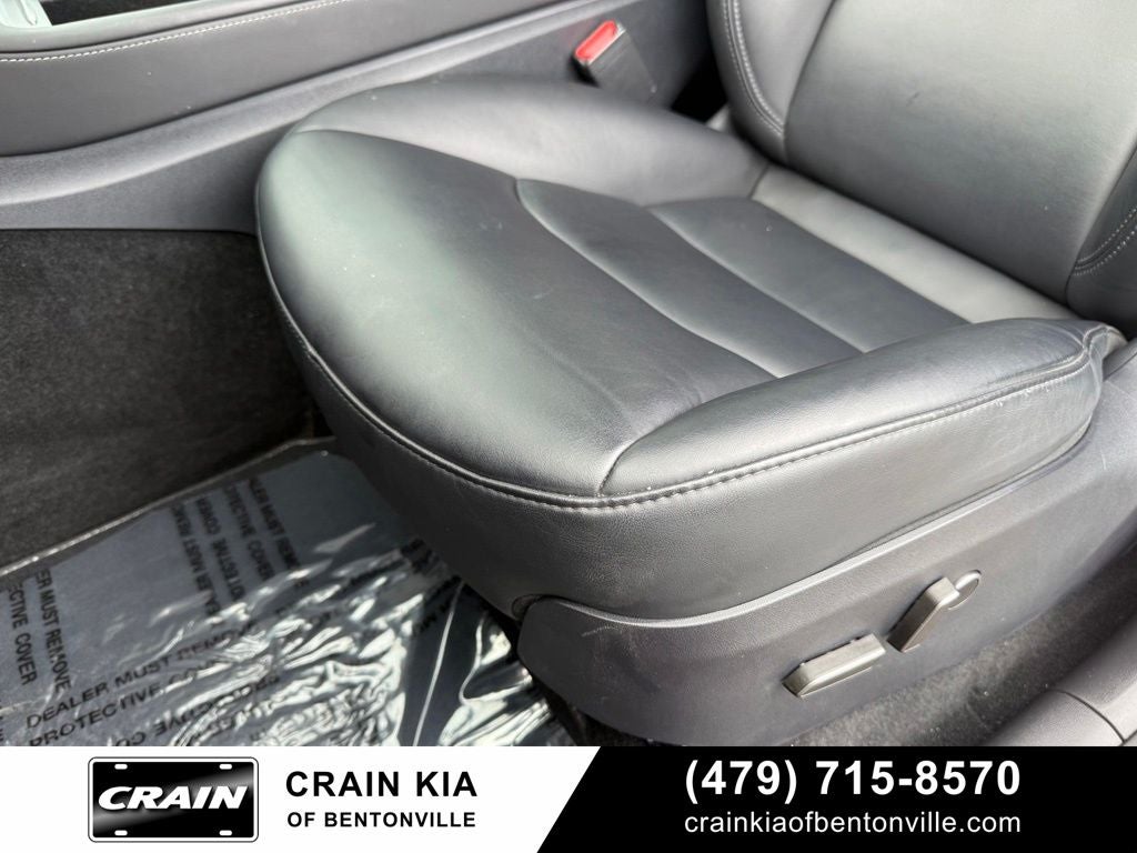 2024 Tesla Model Y Long Range - AWD / THIRD ROW! / CLEAN CARFAX