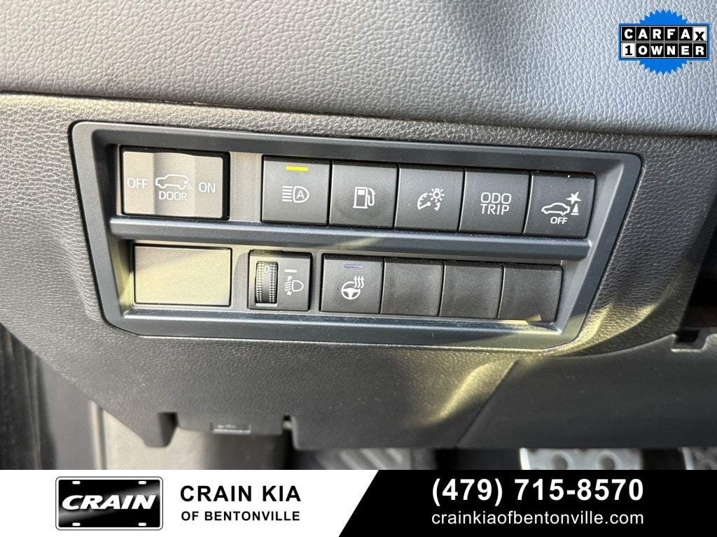 2025 Toyota Sequoia SR5 - 4WD / SUNROOF / CARFAX ONE OWNER