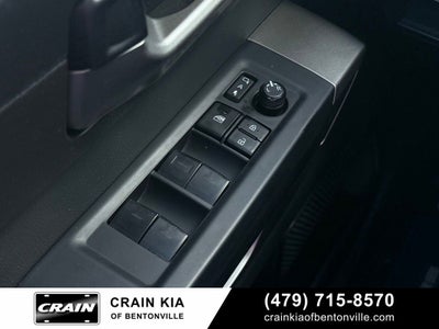 2025 Toyota Sequoia SR5 - 4WD / CLEAN CARFAX / ONE OWNER