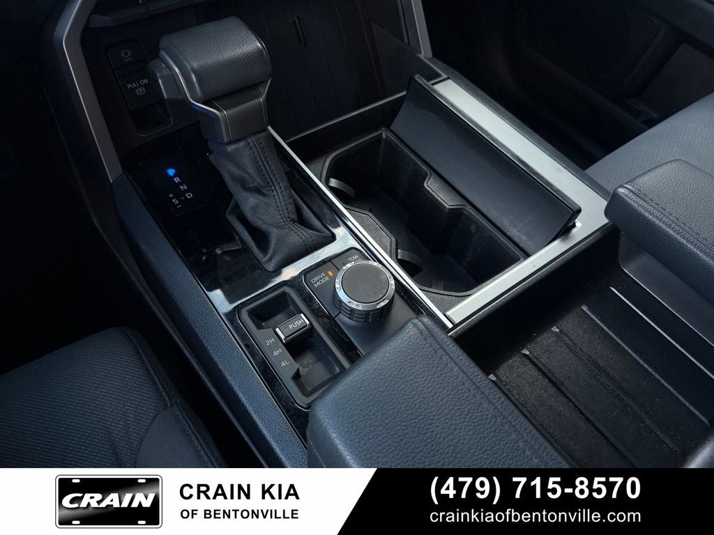 2025 Toyota Sequoia SR5 - 4WD / CLEAN CARFAX / ONE OWNER