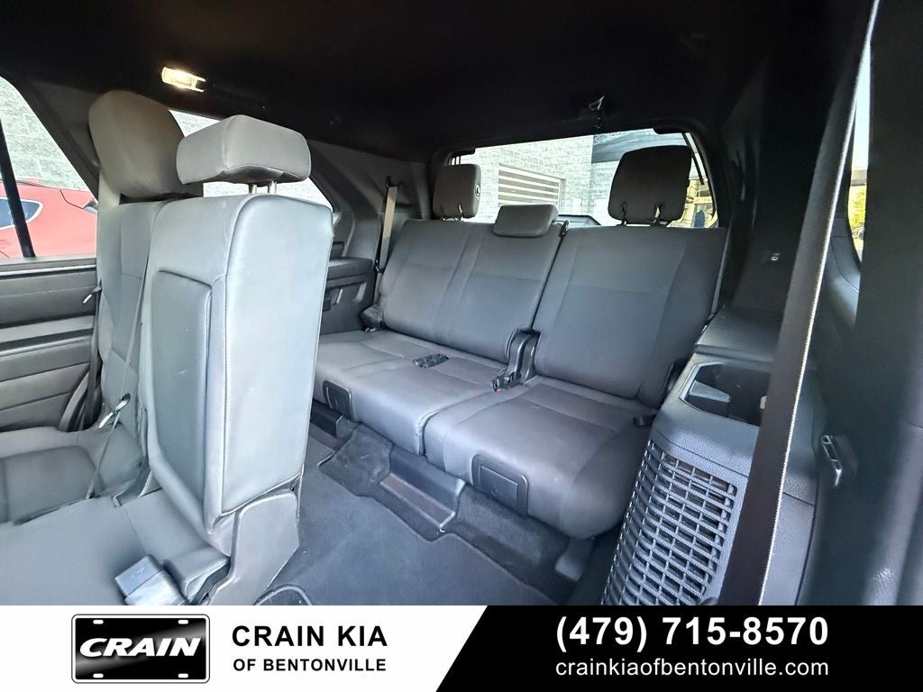 2025 Toyota Sequoia SR5 - 4WD / CLEAN CARFAX / ONE OWNER