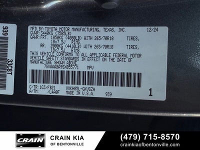 2025 Toyota Sequoia SR5 - 4WD / CLEAN CARFAX / ONE OWNER