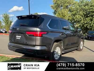 2025 Toyota Sequoia SR5 - 4WD / CLEAN CARFAX / ONE OWNER