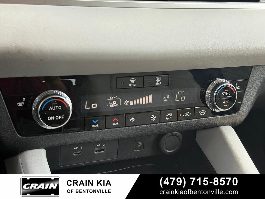 2023 Mitsubishi Outlander SEL - 4WD / CLEAN CARFAX