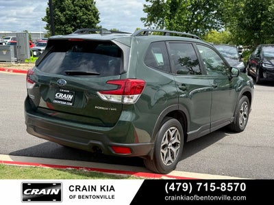 2023 Subaru Forester Premium - AWD / PANORAMIC SUNROOF / ONE OWNER