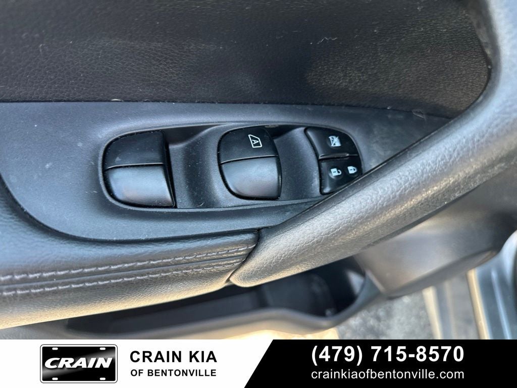 2016 Nissan Rogue SV - AWD / CLEAN CARFAX