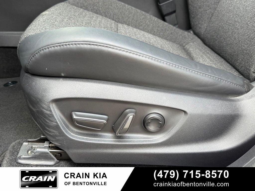 2023 Toyota Crown XLE - AWD / CLEAN CARFAX