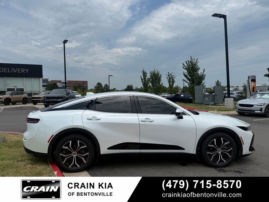 2023 Toyota Crown XLE - AWD / CLEAN CARFAX