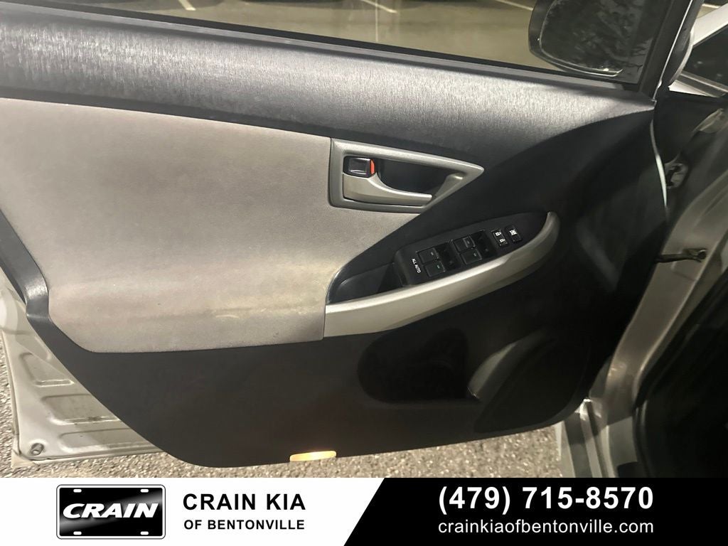 2015 Toyota Prius Three - CLEAN CARFAX HISTORY