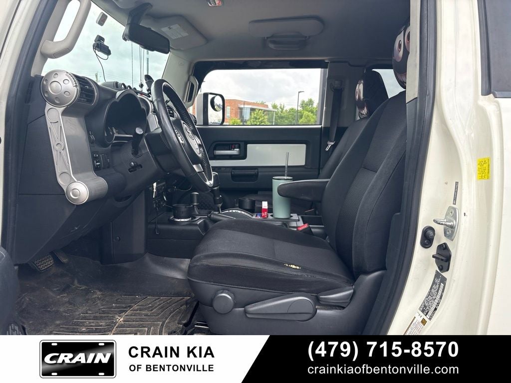 2010 Toyota FJ Cruiser Base - 4WD / CLEAN CARFAX