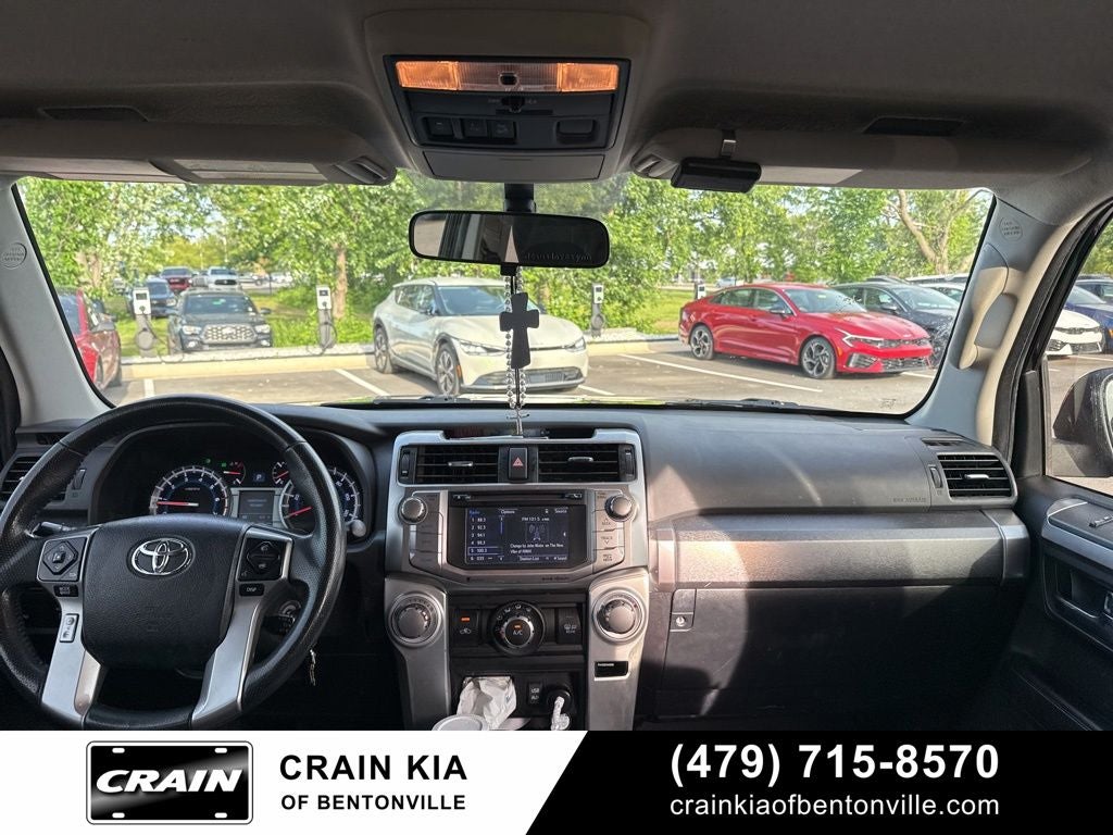 2017 Toyota 4Runner SR5 - 4WD / LIFTED!