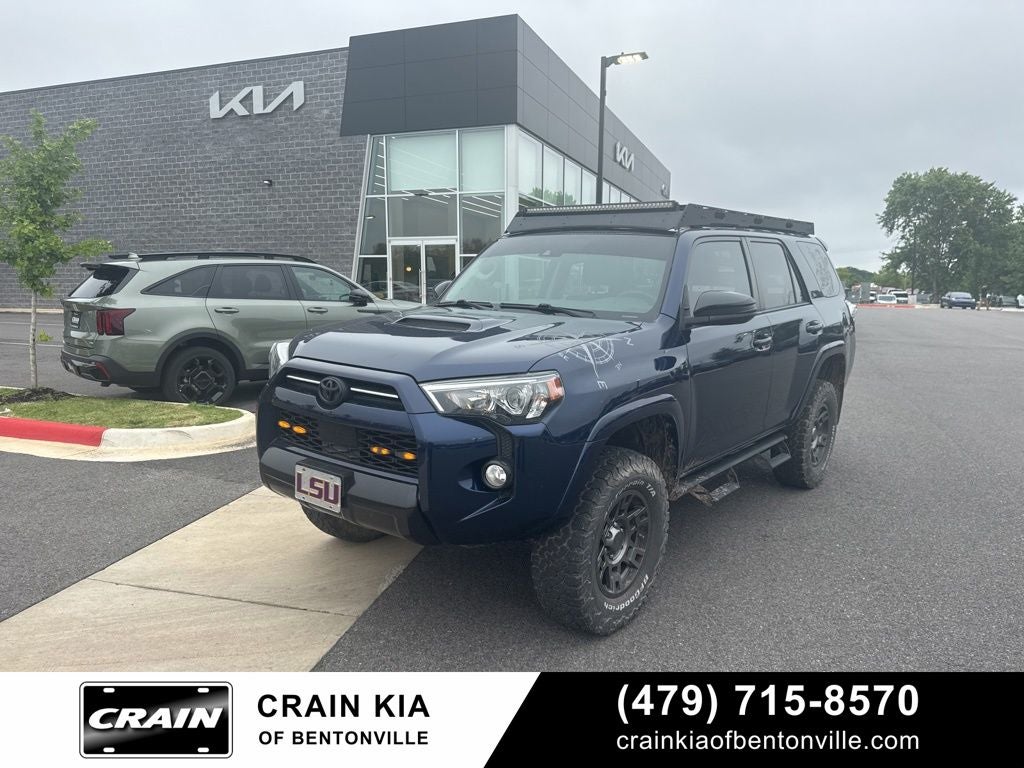 2020 Toyota 4Runner Venture - 4WD / LIFTED! / CLEAN CARFAX / ONE OWNER