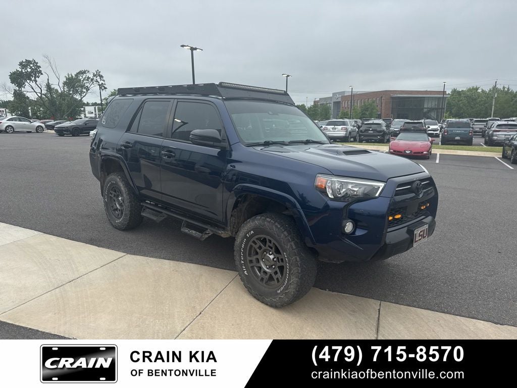 2020 Toyota 4Runner Venture - 4WD / LIFTED! / CLEAN CARFAX / ONE OWNER