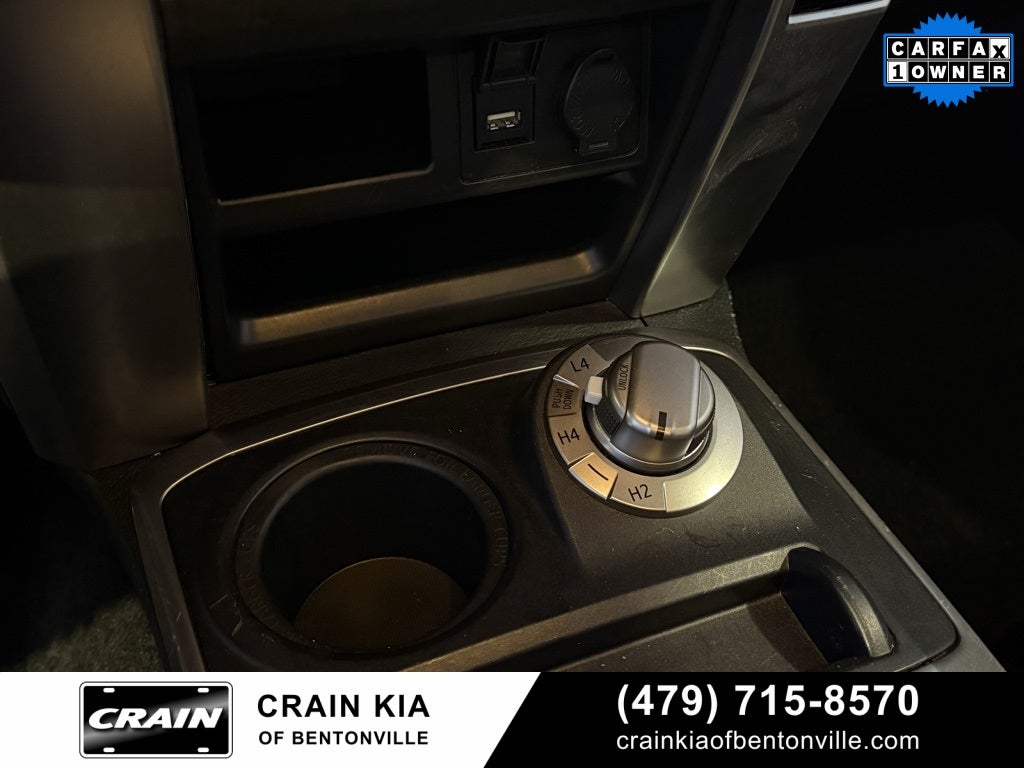 2024 Toyota 4Runner SR5 - 4WD / CLEAN CARFAX / ONE OWNER