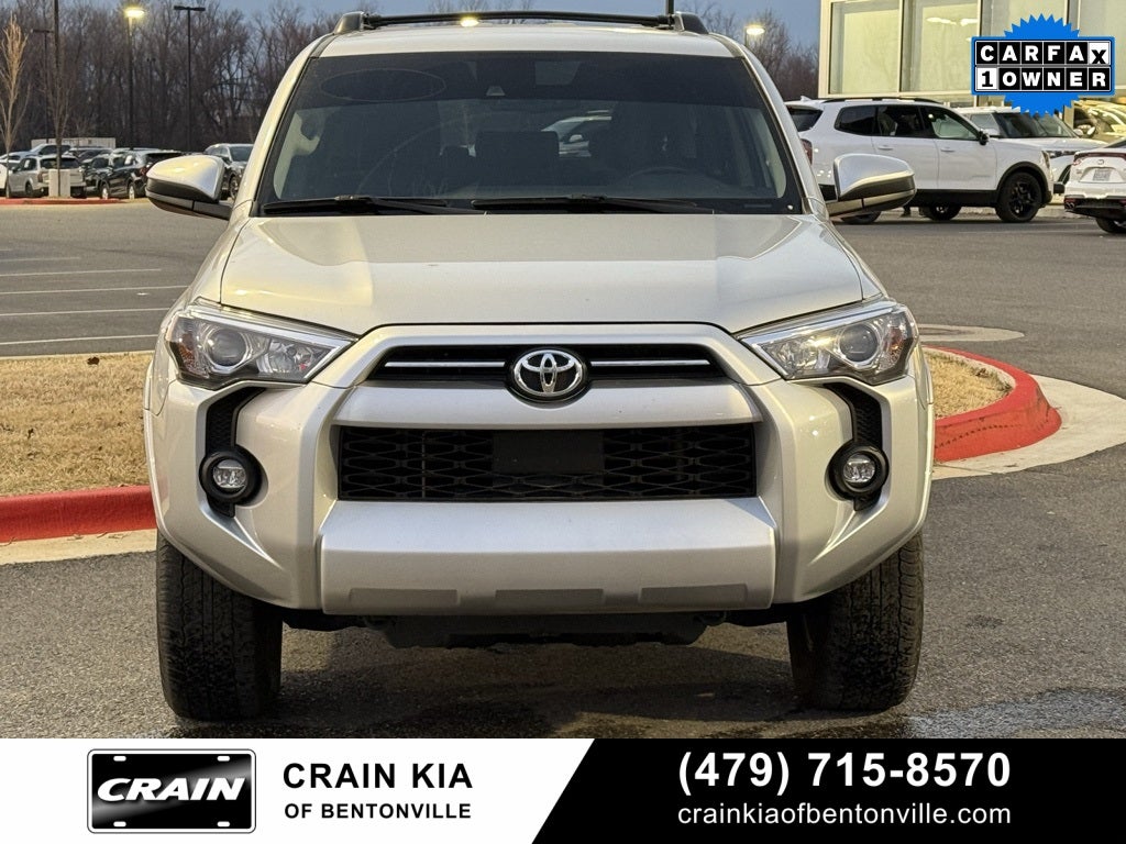2024 Toyota 4Runner SR5 - 4WD / CLEAN CARFAX / ONE OWNER