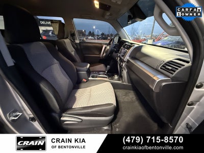 2024 Toyota 4Runner SR5 - 4WD / CLEAN CARFAX / ONE OWNER