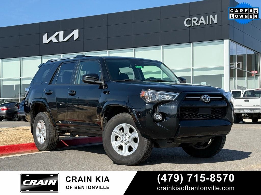 2024 Toyota 4Runner SR5 - 4WD / CLEAN CARFAX / ONE OWNER