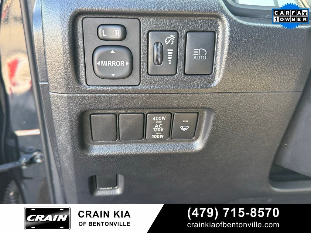 2024 Toyota 4Runner SR5 - 4WD / CLEAN CARFAX / ONE OWNER