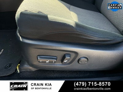 2024 Toyota 4Runner SR5 - 4WD / CLEAN CARFAX / ONE OWNER