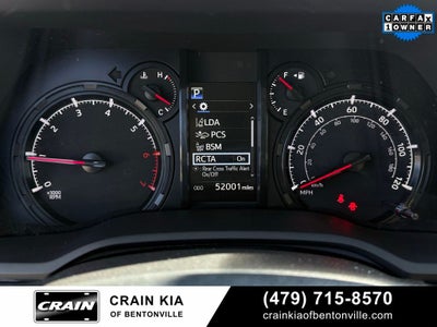 2024 Toyota 4Runner SR5 - 4WD / CLEAN CARFAX / ONE OWNER